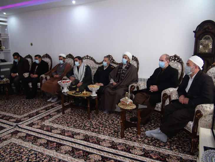 مسوولان شهرستان جوانرود با خانواده‌های معظم شهدا دیدار کردند