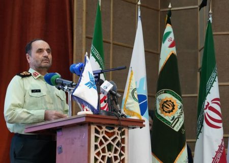 برنامه ریزی برای حل مشکلات آسیب های اجتماعی توام با نگاه به آینده باشد