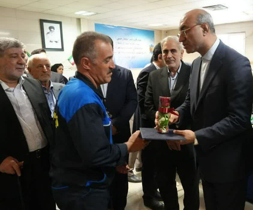تولید و اشتغال در کارخانه آریان سرنگ توسعه می‌یابد/ کارگران قلب تپنده تولید و مدیران تولیدی جهادگران واقعی‌اند