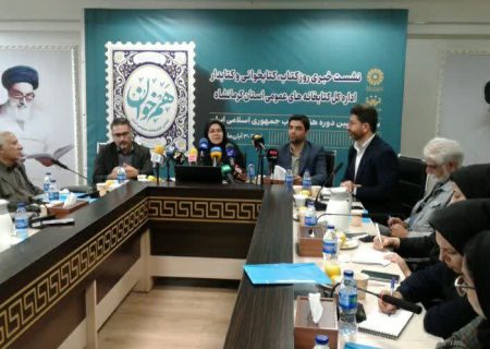 هیچ چیز جای کتاب را نمی گیرد/هر ایرانی حتی بدون عضو بودن کتابخانه می تواند کتاب امانت بگیرد