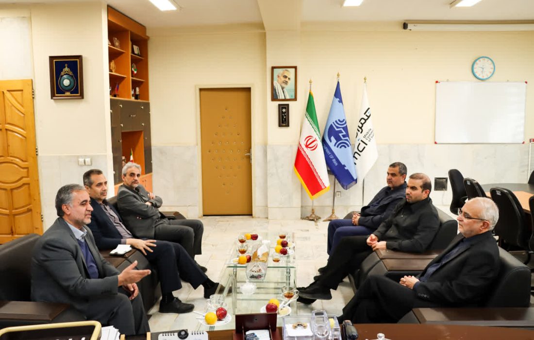 تأکید نماینده مردم کرمانشاه در مجلس بر شتابگیری توسعه فیبر نوری در استان دیدار عبدالرضا مصری با مدیر مخابرات منطقه کرمانشاه