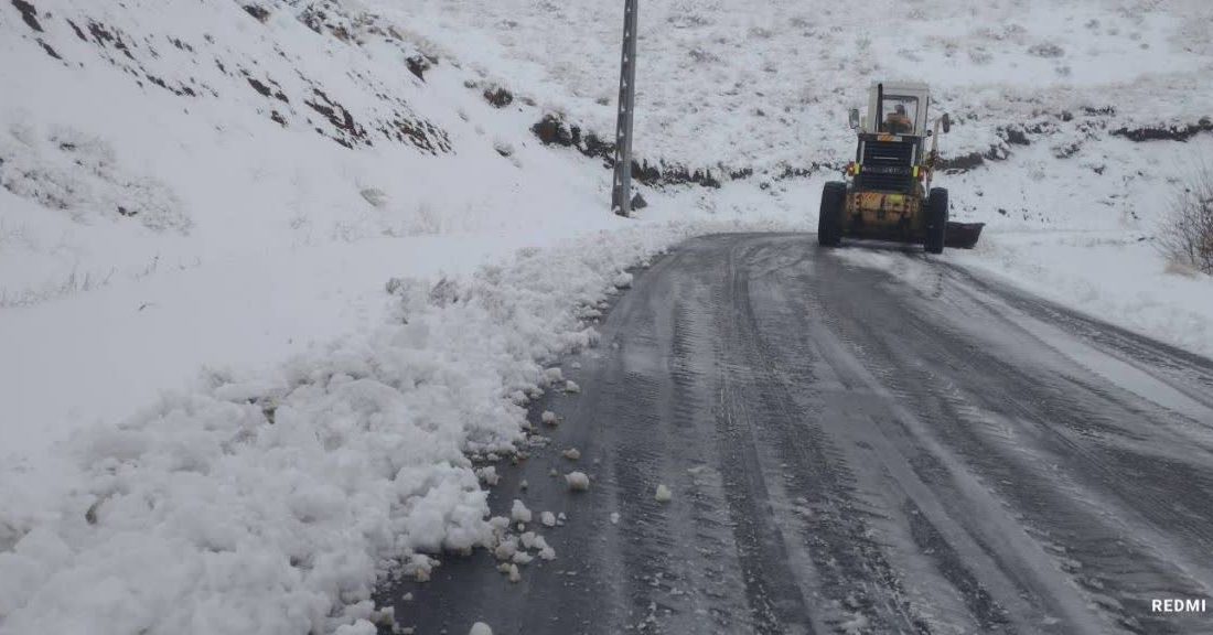 بیش از ۲ هزار کیلومتر باند عملیات برف‌روبی در محورهای مواصلاتی استان کرمانشاه