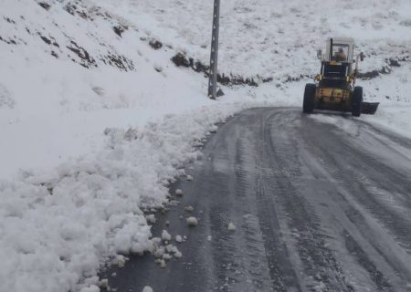 بیش از ۲ هزار کیلومتر باند عملیات برف‌روبی در محورهای مواصلاتی استان کرمانشاه