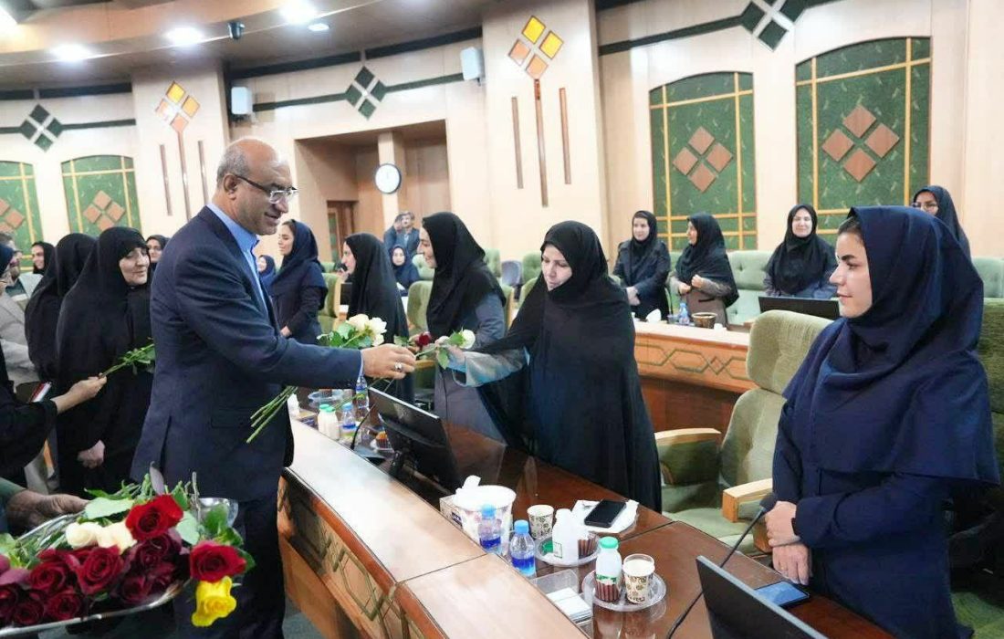 زن علاوه بر ستون خانواده، ستون جامعه است/ هر جا به بانوان اعتماد شده، کارها دقیق و موفق پیش رفته است