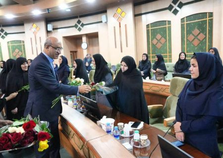 زن علاوه بر ستون خانواده، ستون جامعه است/ هر جا به بانوان اعتماد شده، کارها دقیق و موفق پیش رفته است