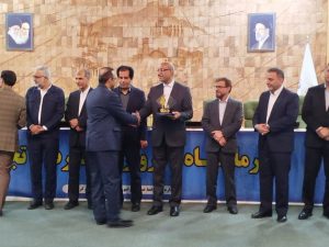 استاندار کرمانشاه، گفت:احساس رضایت مردم و گره گشایی از کار هم استانیها اولویت کار ماست
