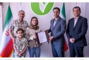تجلیل مدیر بانک قرضالحسنه مهر ایران استان کرمانشاه از نابغه تنیس روی میز کشور و جهان